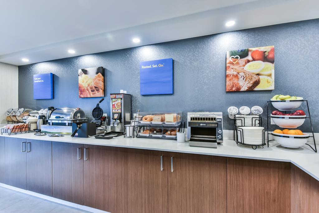 Comfort Inn Aeroport Dorval Zewnętrze zdjęcie