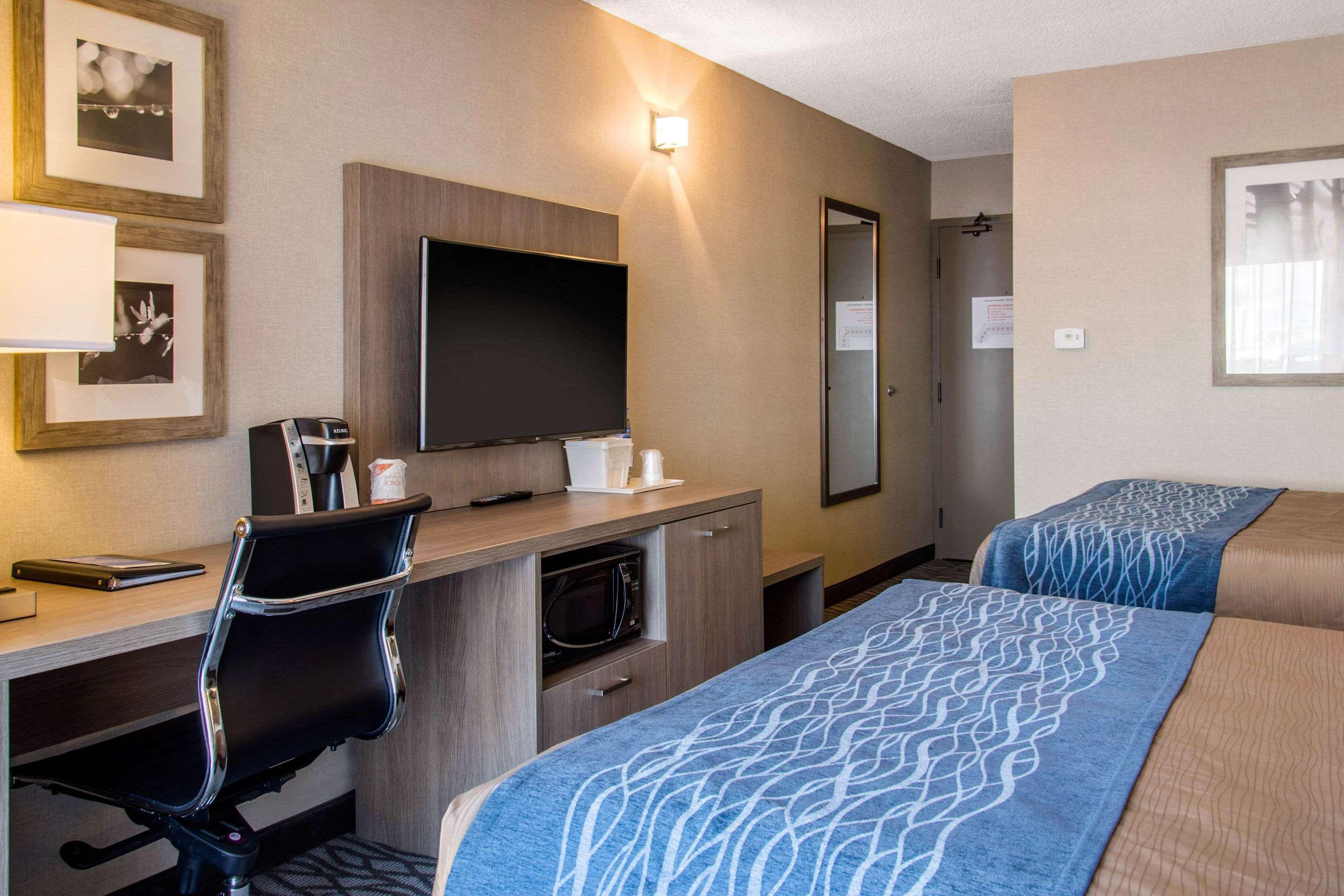 Comfort Inn Aeroport Dorval Zewnętrze zdjęcie