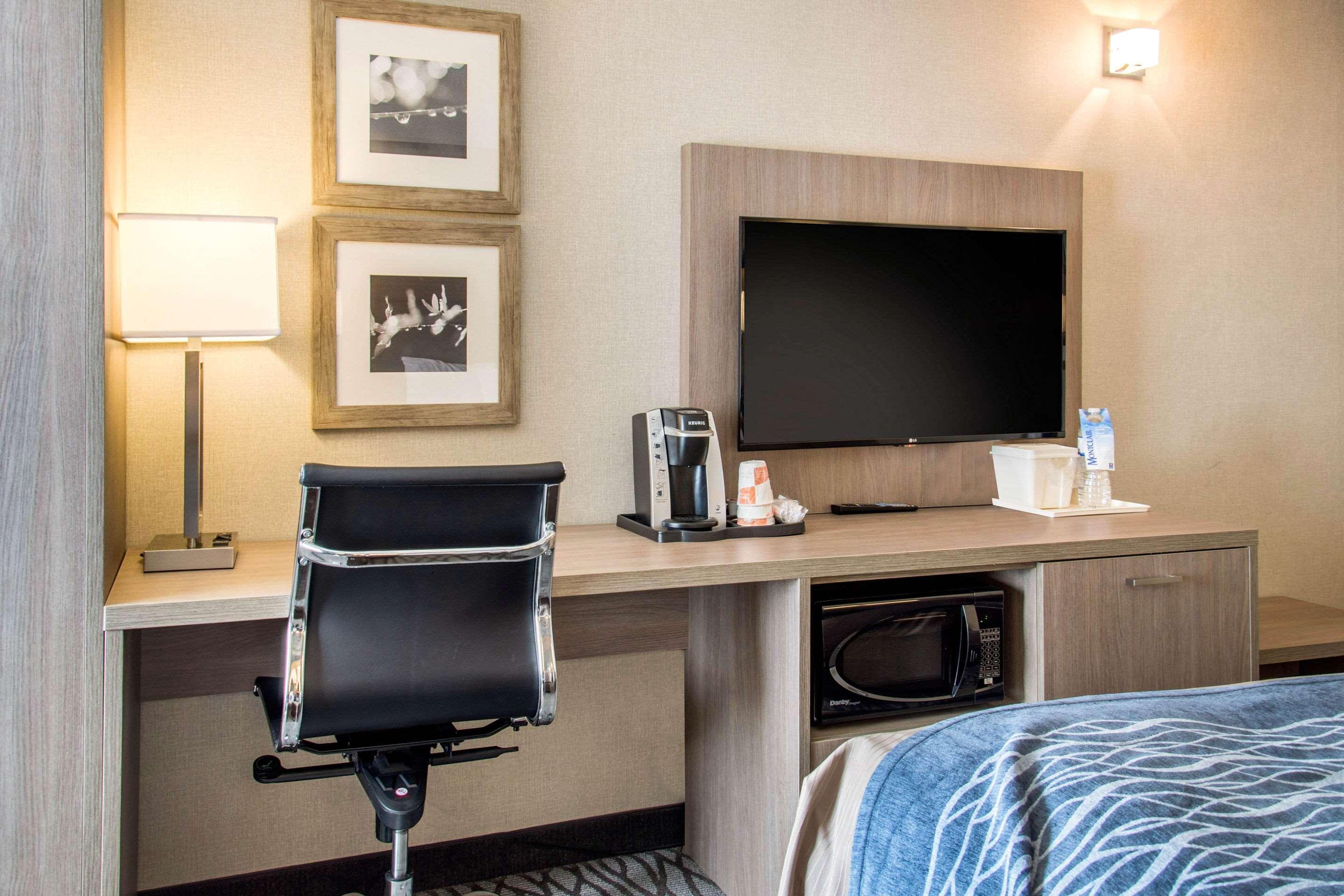 Comfort Inn Aeroport Dorval Zewnętrze zdjęcie